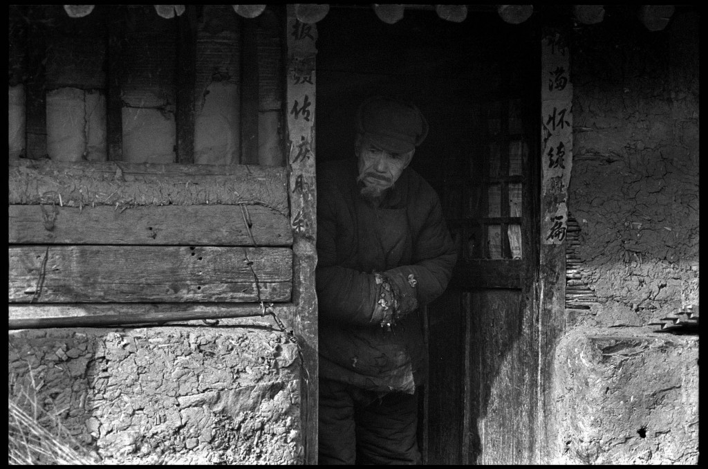 1981年北京延庆县四海镇附近一户农民老人鲍昆摄影