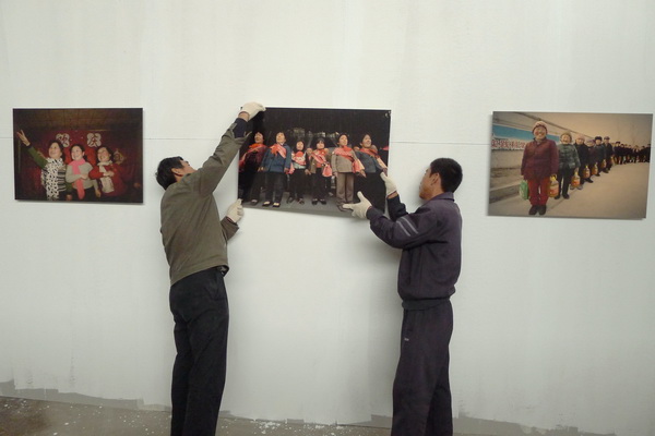 2012年李克君《乡村乡亲》展览布展1