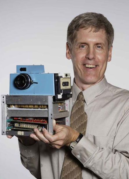 1975年：世界第一台数码相机发明家